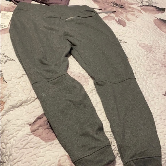 Men’s lulu - Picture 2 of 3